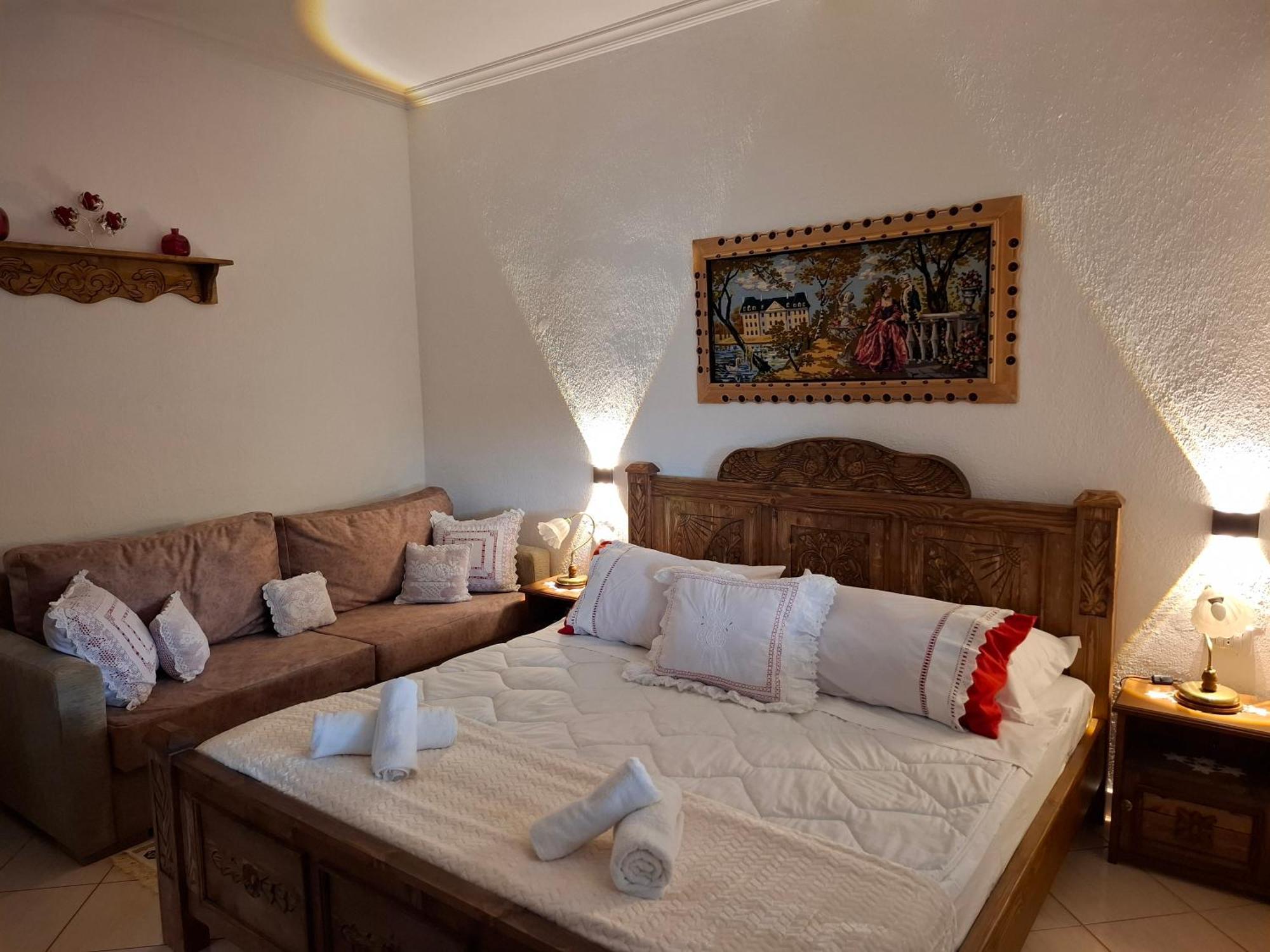 Luna Gjirokastër